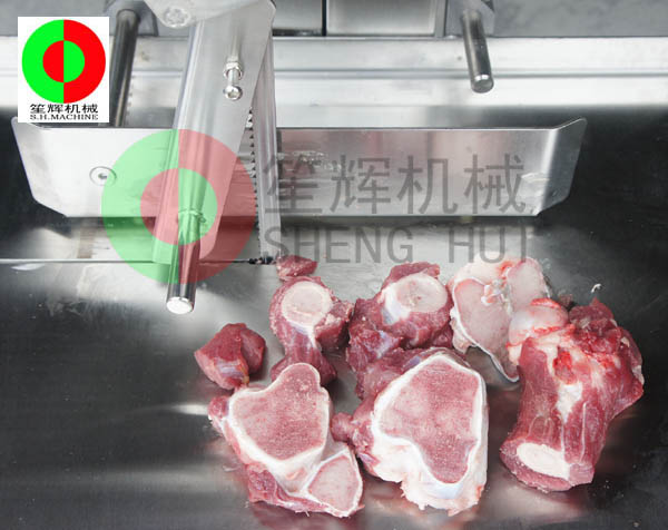 鋸骨機